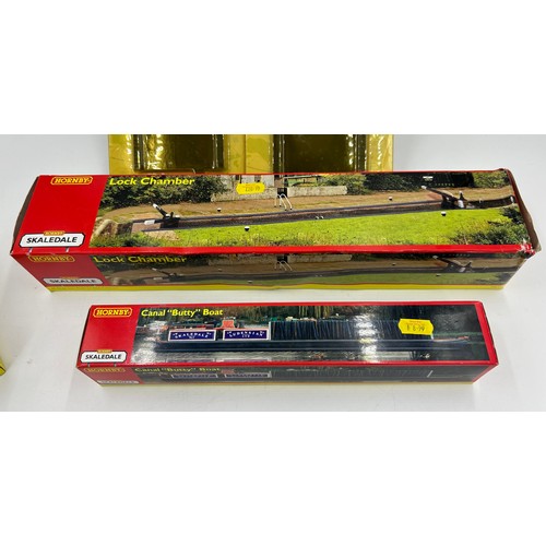 1117 - Hornby Canal collection to include Canal 'Butty' Boat, Lock Chamber, Lower Lock Adapter, Top of Lock... 