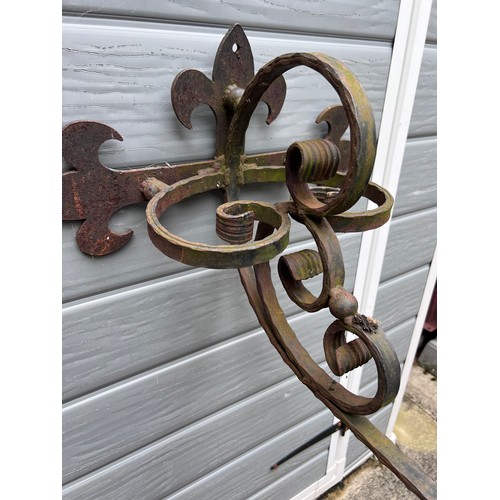 1024 - A wall mounted metal outdoor lamp on bracket. 100cm h from bracket.