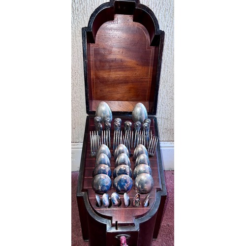 946 - An 18thC mahogany serpentine fronted knife box containing later plated cutlery. 39cm h x 33cm w x 31... 