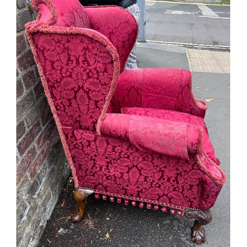 73 - A good quality wing armchair with cabriole legs and ball and claw feet to front. 108cm h to back, 75... 