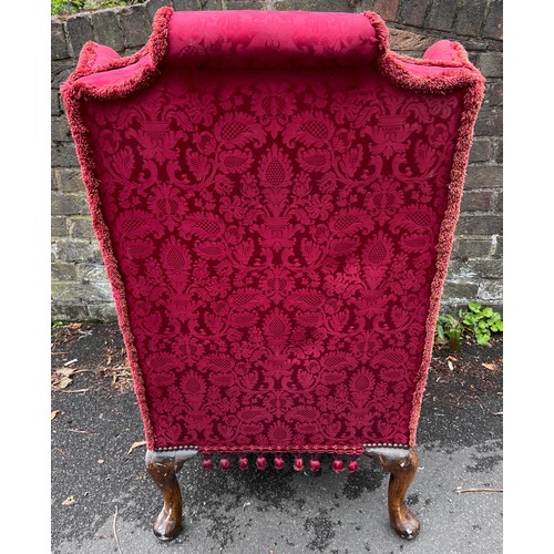 73 - A good quality wing armchair with cabriole legs and ball and claw feet to front. 108cm h to back, 75... 