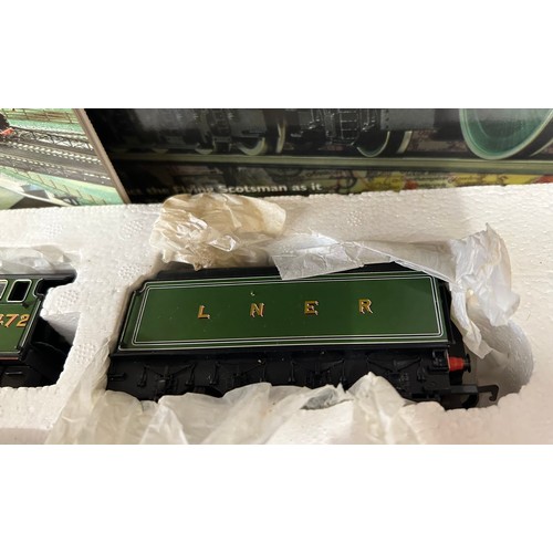 1135 - A boxed Hornby R.1039 Flying Scotsman OO gauge train set.