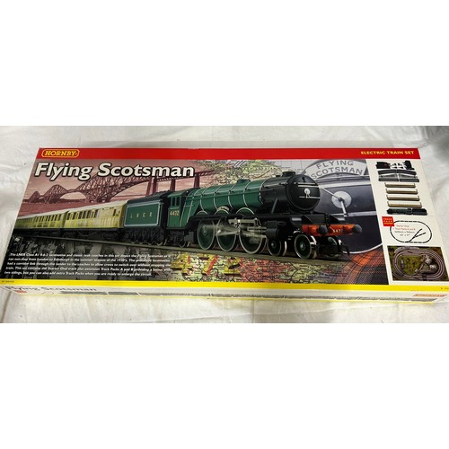 1135 - A boxed Hornby R.1039 Flying Scotsman OO gauge train set.