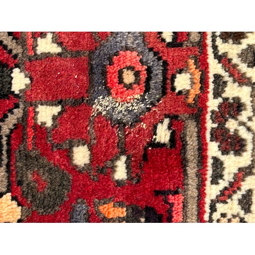 1224 - A contemporary Bakhtiari hand knotted carpet from Persia/Iran with wool pile and cotton warp. Approx... 