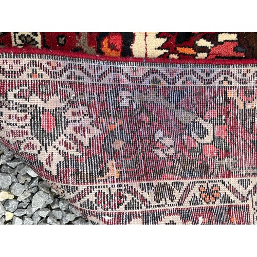 1224 - A contemporary Bakhtiari hand knotted carpet from Persia/Iran with wool pile and cotton warp. Approx... 