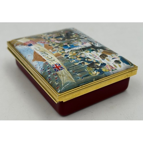 395 - A collection of Halcyon Days Enamels to include VE Day Celebration box by Kevin Walsh limited editio... 