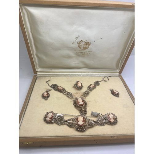 681 - Vintage and modern jewellery etc to include silver crucifix, silver box, bracelets and a cased sterl... 