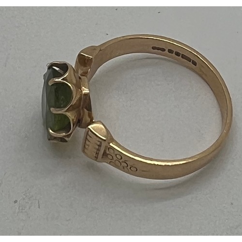 693 - A 14 carat gold ring set with peridot. Size Q. Weight 4.2gm.