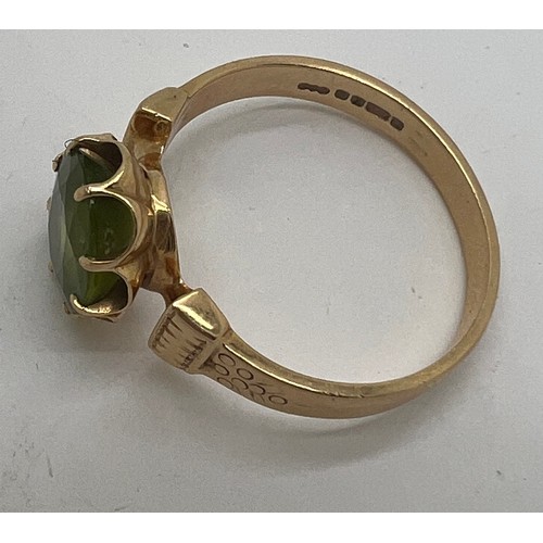 693 - A 14 carat gold ring set with peridot. Size Q. Weight 4.2gm.