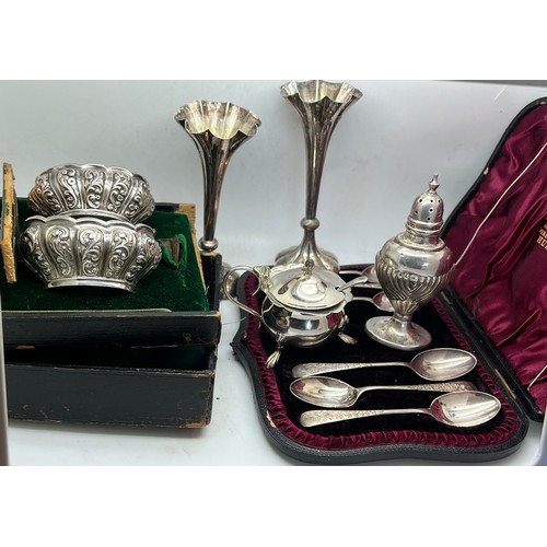 762 - Silver to include two salts Birmingham 1898, maker GE Walton, pepper pot, mustard, six boxed teaspoo... 