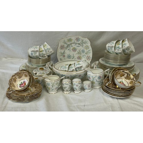 219 - Minton Vanessa pattern part service, to include 6 x dinner plates, 2 x plates 22cm d, 6 x plates 19.... 