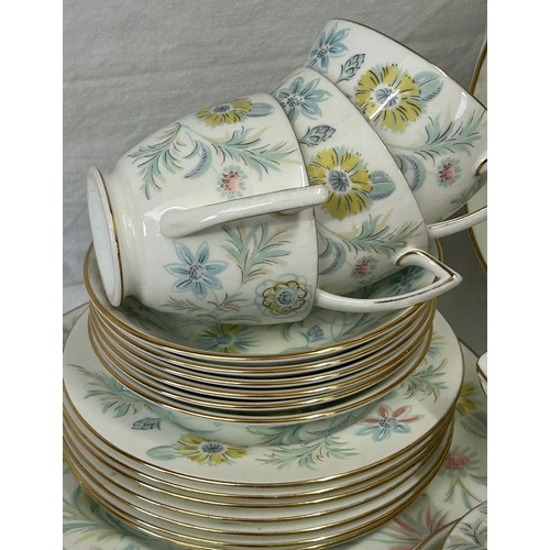 219 - Minton Vanessa pattern part service, to include 6 x dinner plates, 2 x plates 22cm d, 6 x plates 19.... 