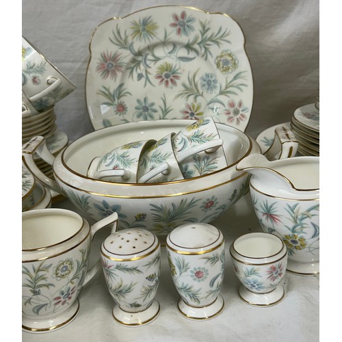 219 - Minton Vanessa pattern part service, to include 6 x dinner plates, 2 x plates 22cm d, 6 x plates 19.... 