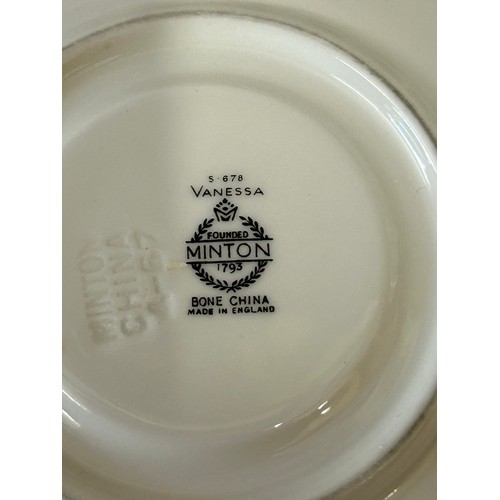 219 - Minton Vanessa pattern part service, to include 6 x dinner plates, 2 x plates 22cm d, 6 x plates 19.... 