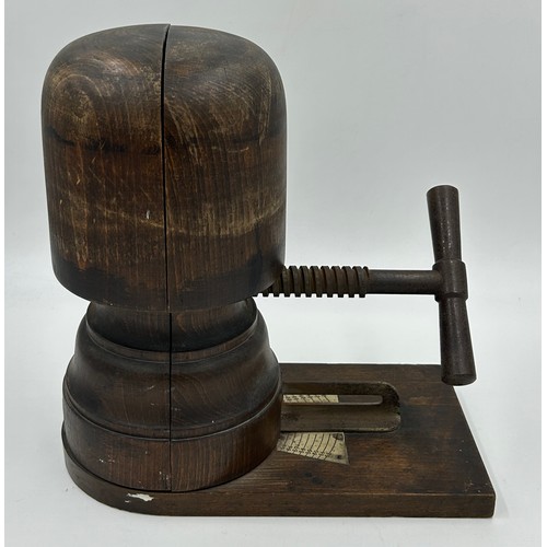 887 - A late 19thC wooden hat stretcher with metal turning handle and measurement plate, approx. 33cm h, t... 