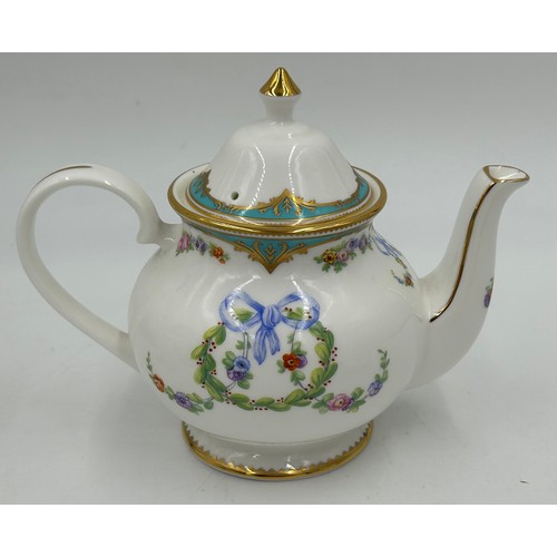 217 - The Royal Collection Trust Fine Bone China part service,  the design taken from a Minton dessert sta... 