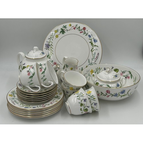 218 - A Royal Worcester tea service in the Arcadia design to include:  6 x cups, 6 x saucers, 6 x dessert ... 