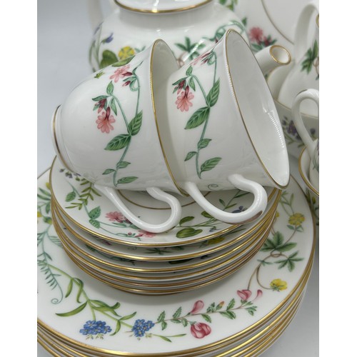 218 - A Royal Worcester tea service in the Arcadia design to include:  6 x cups, 6 x saucers, 6 x dessert ... 