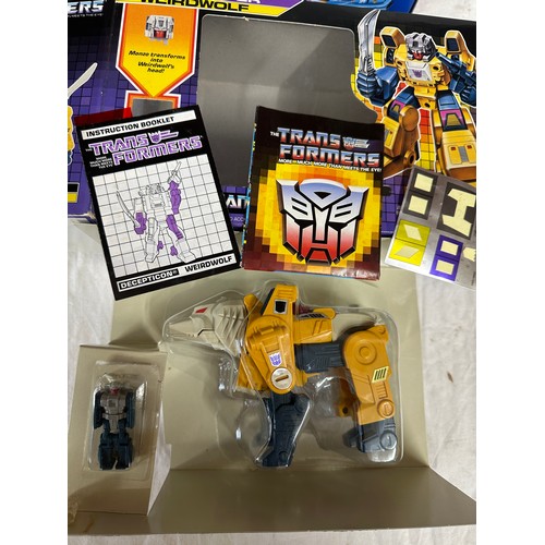 1184 - Two boxed Hasbro Transformers, comprising G1 Decepticon Headmaster Weirdwolf with Monzo Trainer and ... 