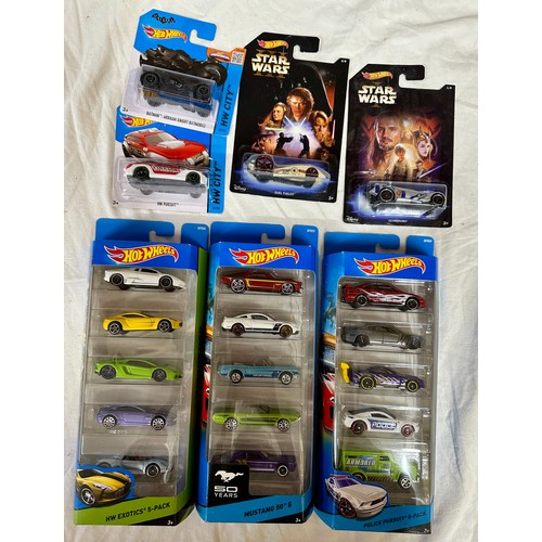 1185 - Carded Mattel Hot Wheels diecast models, including Star Wars, HW Race, HW City, HW Workshop, HW Off ... 