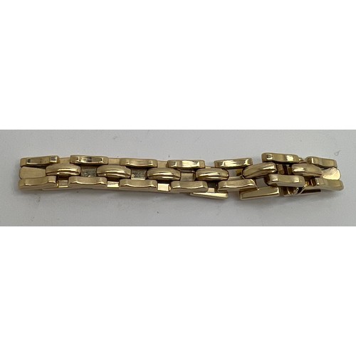 630 - A 9 carat gold bracelet. Weight 14.8gm. Length 18cm l.