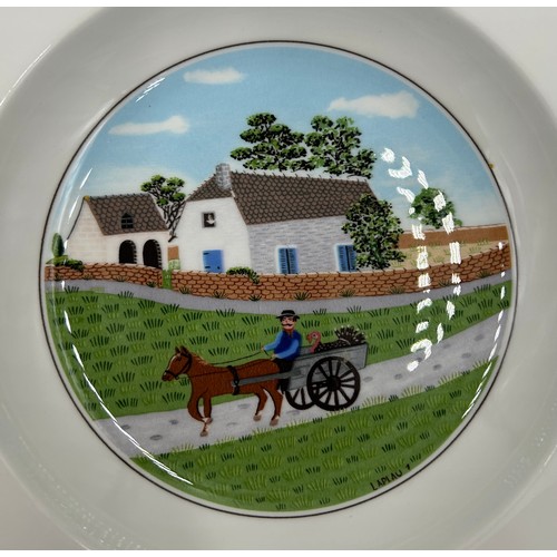 202 - Villeroy & Boch extensive ceramic collection in the 'Naif' design to include a large serving plate 3... 