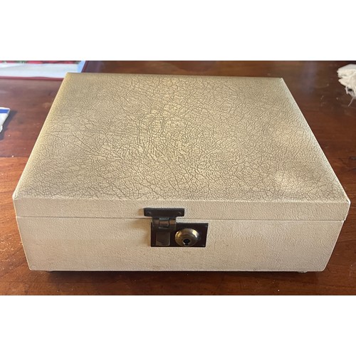 582 - Vintage jewellery box and contents to include brooches, silver and marcasite ring, silver brooches, ... 