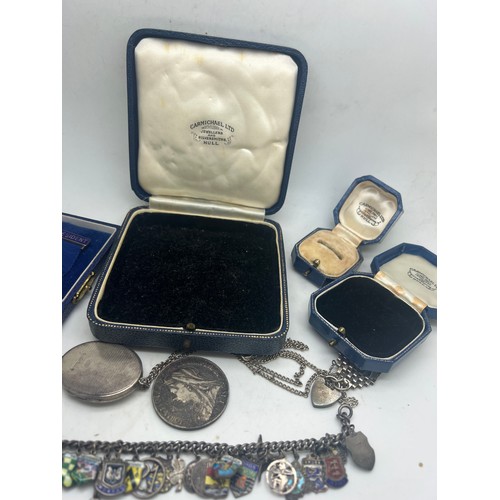 658 - Jewellery and vintage jewellery boxes to include silver and enamel Beverley Butchers Association med... 