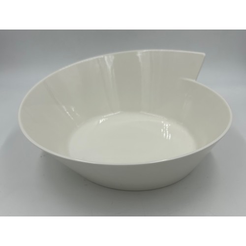 200 - Villeroy and Boch part dinner service in the 'New Wave' pattern to include: a large bowl 34cm d, 2 x... 