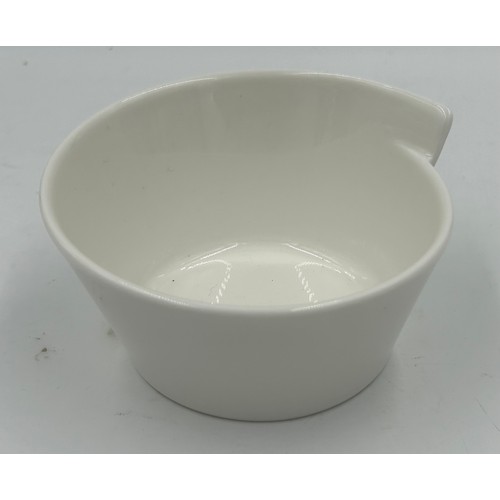 200 - Villeroy and Boch part dinner service in the 'New Wave' pattern to include: a large bowl 34cm d, 2 x... 