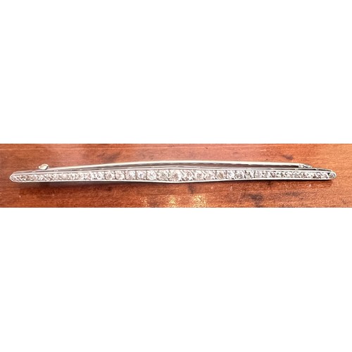 660 - A diamond bar brooch set in white metal which tests as platinum. Weight 4.5gm. 8cm l.