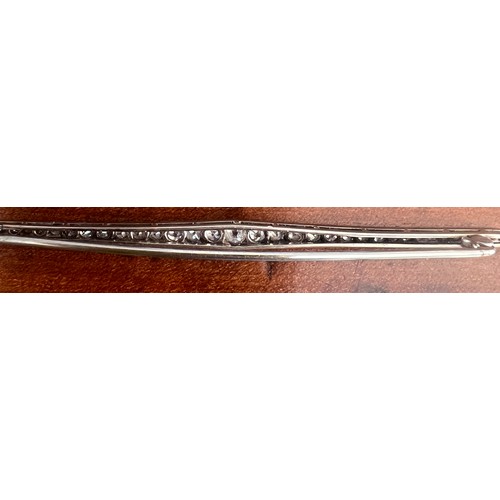 660 - A diamond bar brooch set in white metal which tests as platinum. Weight 4.5gm. 8cm l.