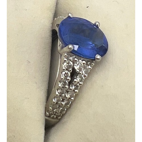 662 - A tanzanite and diamond set ring on platinum band. Size O. Weight 7.6gm.