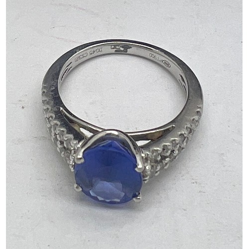 662 - A tanzanite and diamond set ring on platinum band. Size O. Weight 7.6gm.