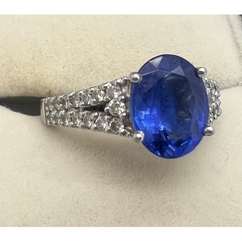 662 - A tanzanite and diamond set ring on platinum band. Size O. Weight 7.6gm.