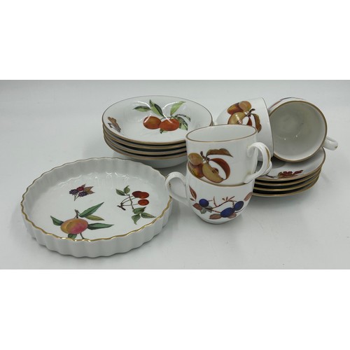 187 - Various ceramics to include: Royal Worcester Evesham- 4 x cups and saucers, 4 cereal bowls and flan ... 