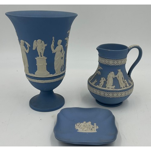 187 - Various ceramics to include: Royal Worcester Evesham- 4 x cups and saucers, 4 cereal bowls and flan ... 