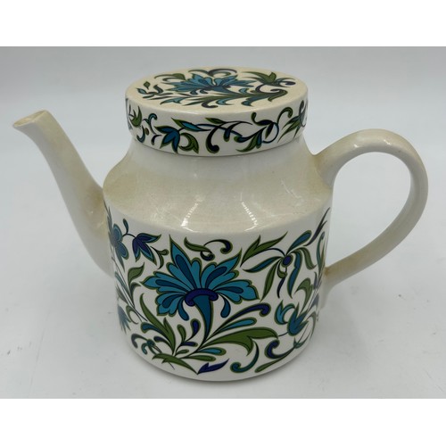 187 - Various ceramics to include: Royal Worcester Evesham- 4 x cups and saucers, 4 cereal bowls and flan ... 