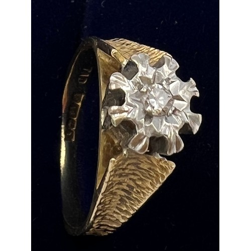 612 - An 18 carat gold ring set with single diamond. Size J. Weight 4gm.