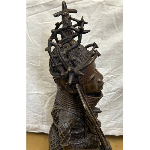 923 - A heavy cast bronze figure of a King of the Ancient African Kingdom of Benin, now modern day Souther... 