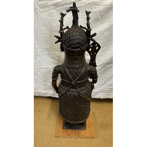 923 - A heavy cast bronze figure of a King of the Ancient African Kingdom of Benin, now modern day Souther... 