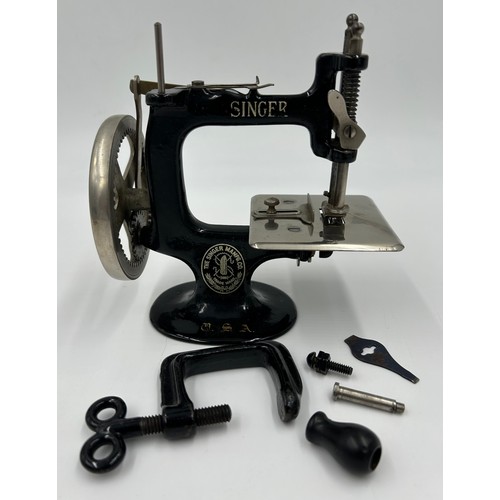 1307 - A Child's Singer Sewing Machine - 'A singer For The Girls. Teaches them to make clothes for their do... 