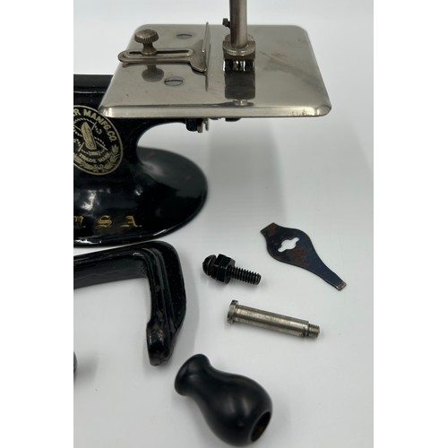 1307 - A Child's Singer Sewing Machine - 'A singer For The Girls. Teaches them to make clothes for their do... 