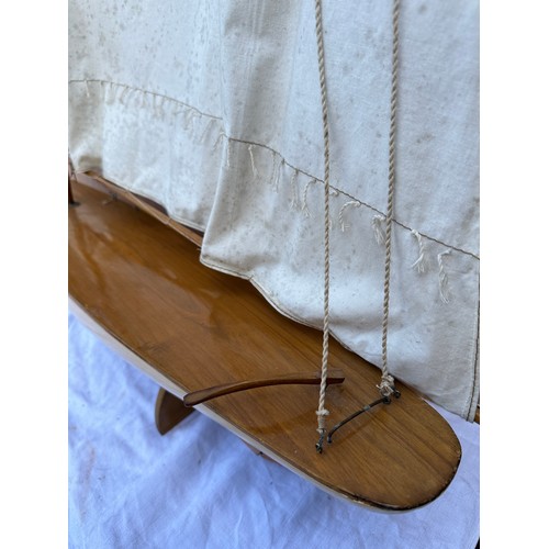 1312 - A wooden scale model of a pond yacht 117cm l x 17cm d x 150cm h.