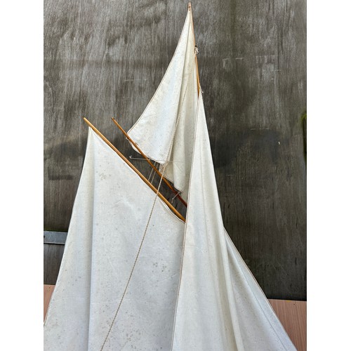 1312 - A wooden scale model of a pond yacht 117cm l x 17cm d x 150cm h.