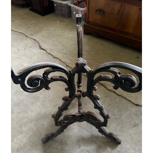 40 - A 19thC cast iron pub table with wooden circular top. 76cm d.