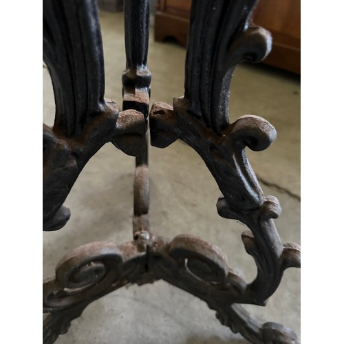 40 - A 19thC cast iron pub table with wooden circular top. 76cm d.