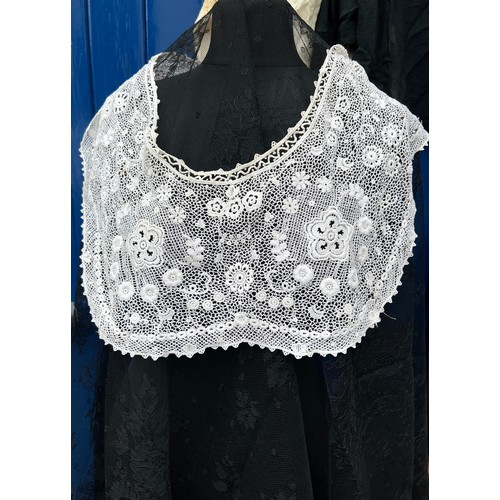 865 - A large quantity of mainly 19thC lace, collars and blouses, together with a vintage leather and canv... 