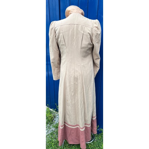 870 - Vintage costume to include silk Droopy & Browns York cream button through dress marked size 14, pale... 