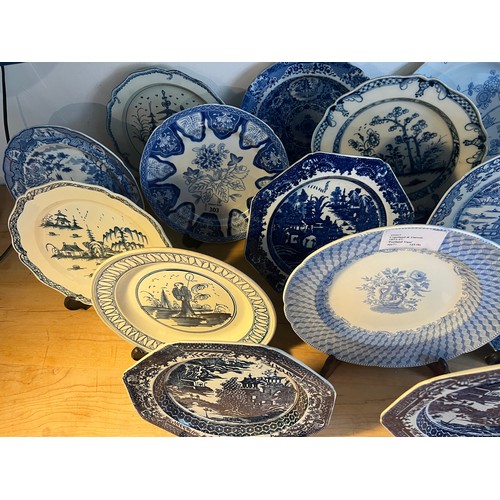 170 - Fourteen various 19thC blue and white plates.